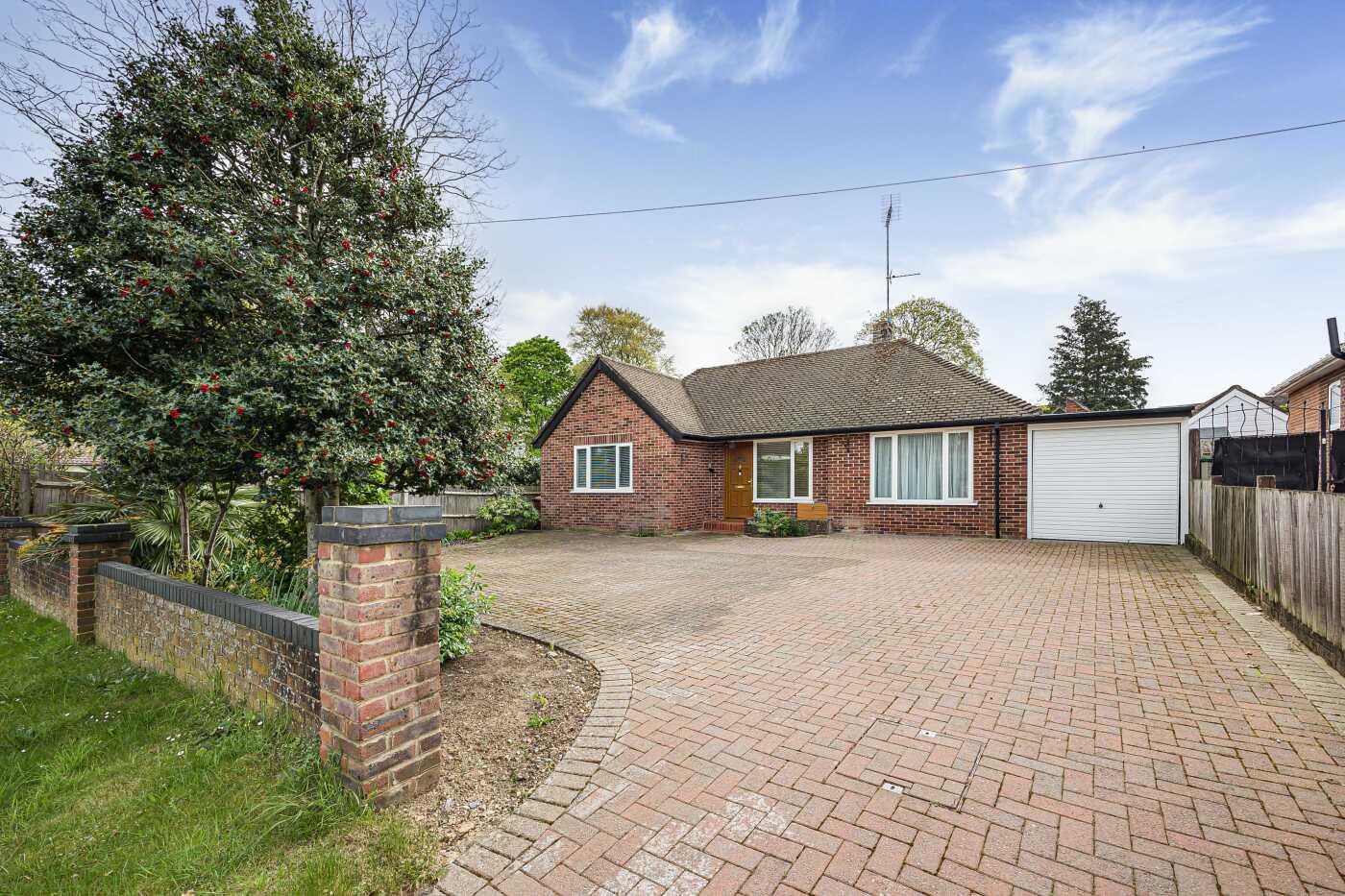 3 bed property in Greys Road, Henley-On-Thames